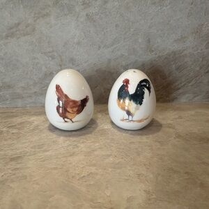 Vintage Chicken & Rooster Egg-Shaped Salt and Pepper Shakers | Farmhouse Kitchen